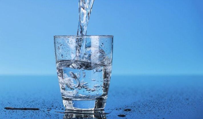 El agua es la base de la nutrición potable.